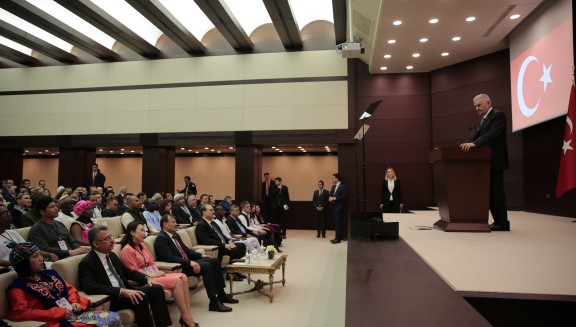 رئيس الوزراء التركي السيد بن علي يلدريم يستقبل من…